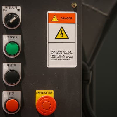 why machine equipment nameplates often require customization: practical application differences